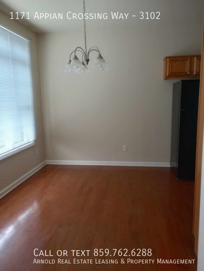 Building Photo - Available Now Spacious 3 bedroom 2.5 bath ...