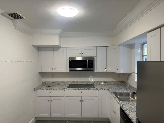 Building Photo - 102 NE 122nd St