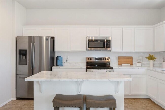 Foto del edificio - 990 Macy Ln