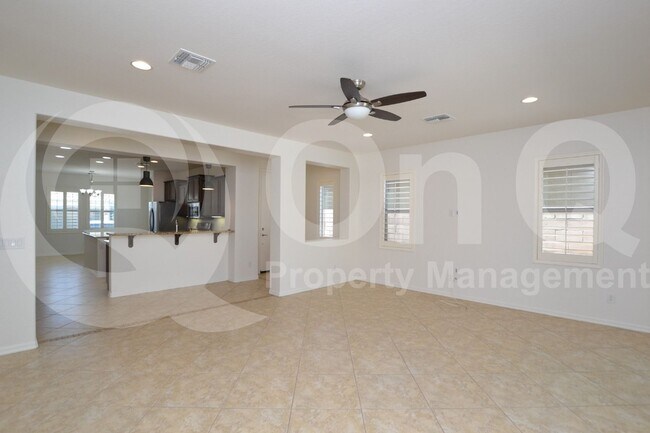 Foto del edificio - 4412 E Hartford Ave