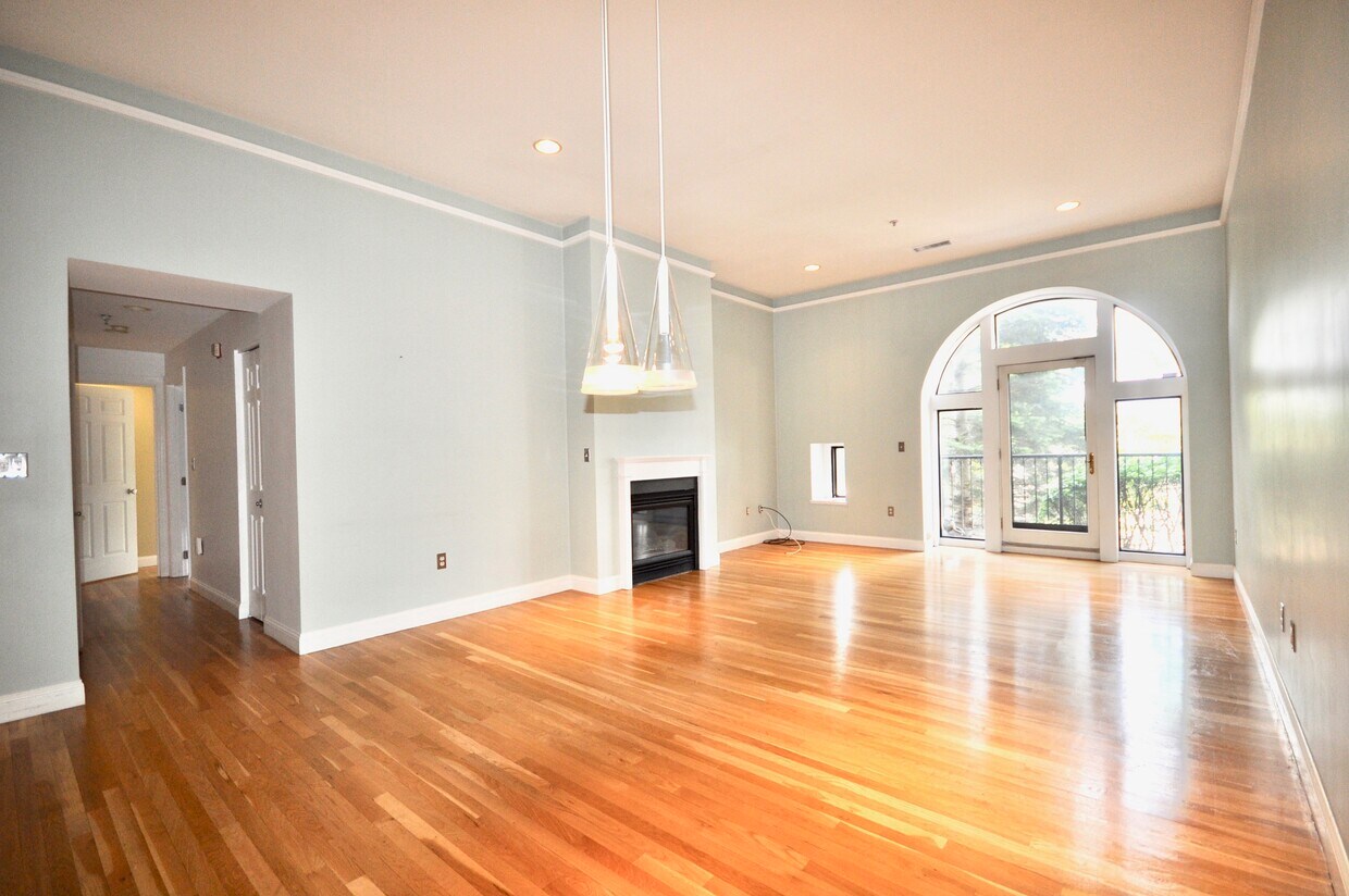 Foto principal - 342 Bunker Hill St
