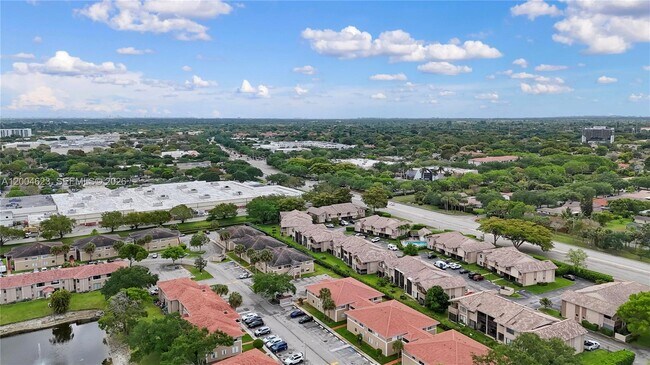 Foto del edificio - 9964 Twin Lakes Dr