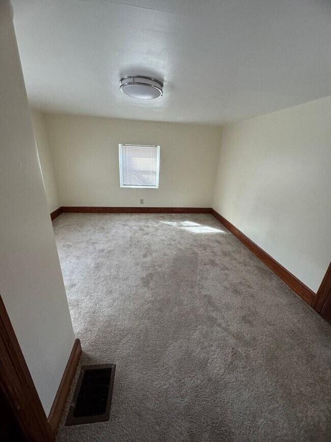 Building Photo - Charming 3 Bedroom 1.5 Bath Home