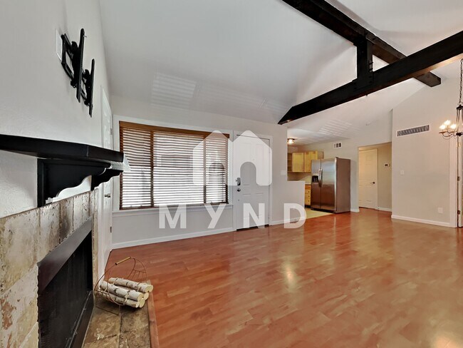 Building Photo - 10115 E Mountain View Rd Unit 2055