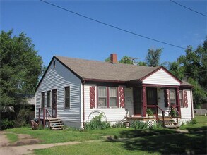 Building Photo - 7 N Elm St