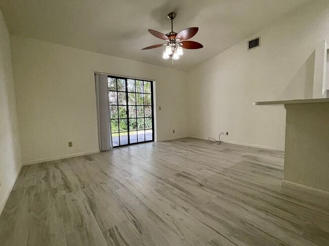 Foto del edificio - 654 Manor Dr