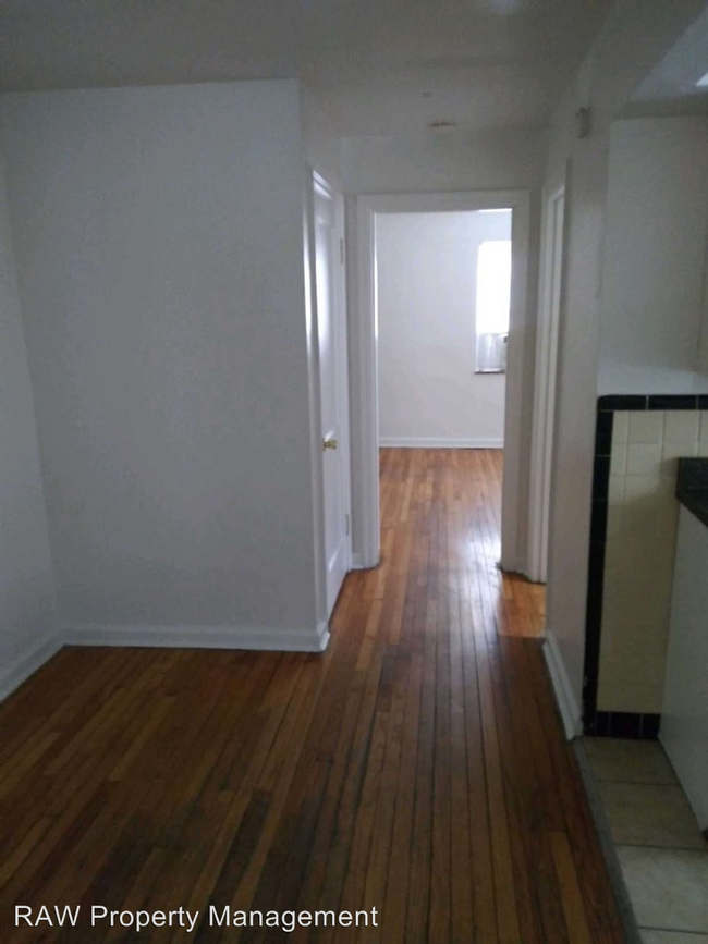 Building Photo - 7123 Eastlawn Dr