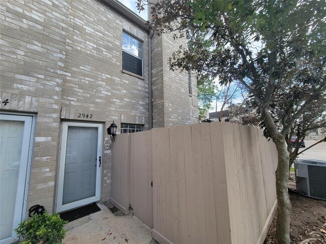 Building Photo - 2942 Holly Hall St