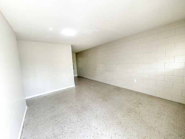 Building Photo - 2504 Ave F