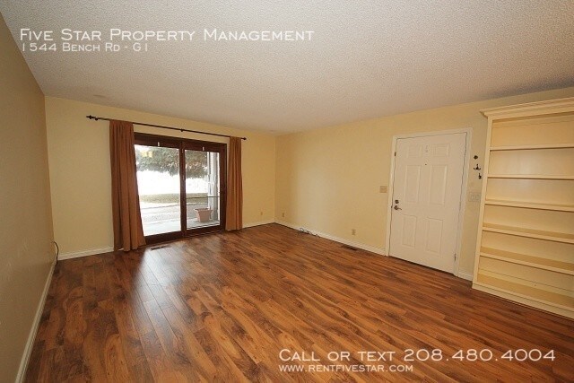 Foto del edificio - 1544 Bench Rd