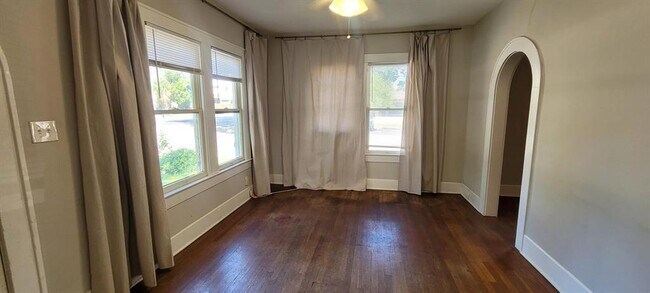 Foto del edificio - 4405 Red River St