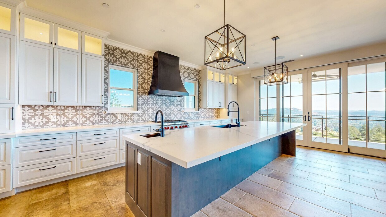 Primary Photo - Stunning 5 bedroom 7 bath Fountaingrove Lu...