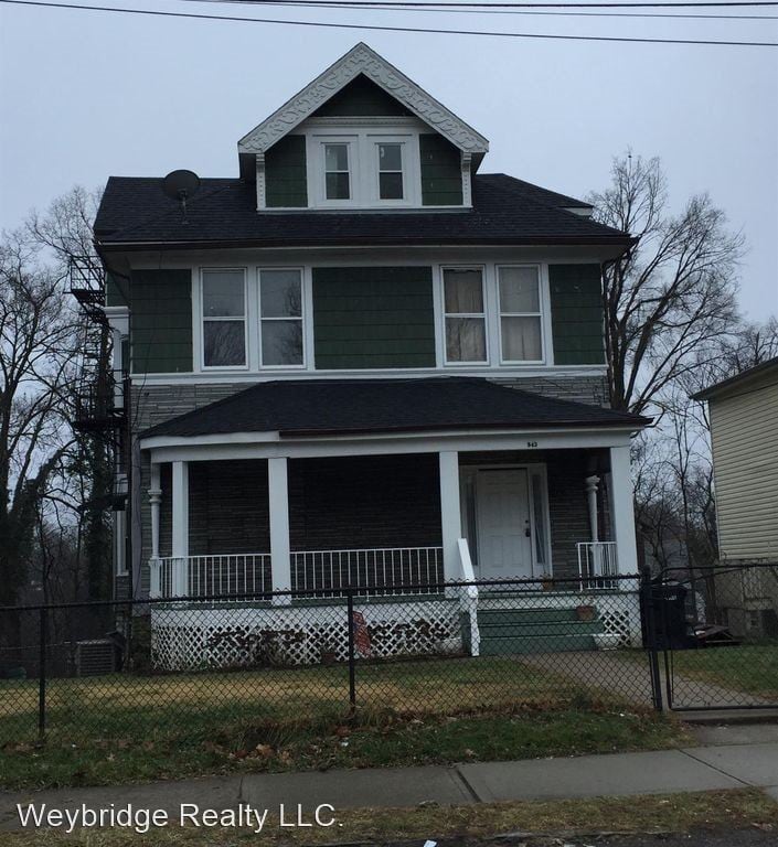 Primary Photo - 7 br, 2 bath House - 843 Hutchins Ave