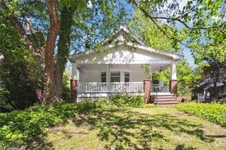 Building Photo - 1507 Crest Rd