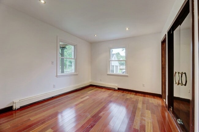 Foto del edificio - 126 E Crescent Ave