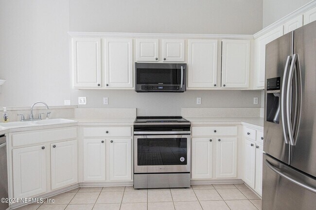 Building Photo - 9166 Spindletree Way