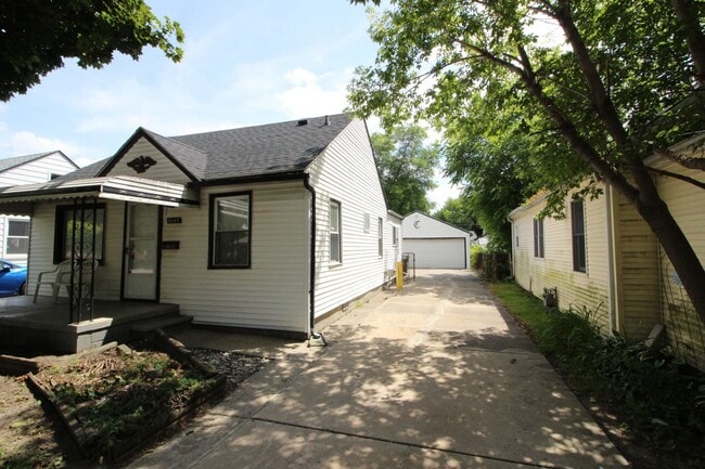 Building Photo - 5847 Weddel St