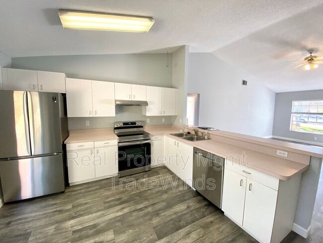 Building Photo - 331 Feather Tree Dr