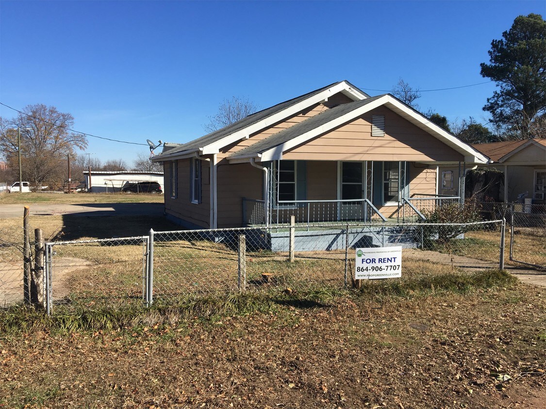 Primary Photo - 28 Crestone Dr