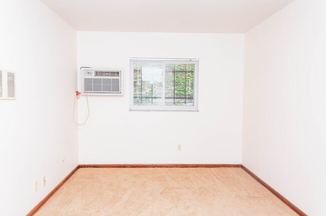 Building Photo - 1040 Bryden Rd