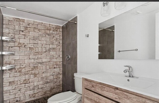 Building Photo - 2020 NE 135th St