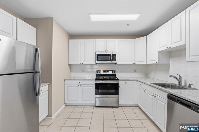 Foto del edificio - 905 River Rd