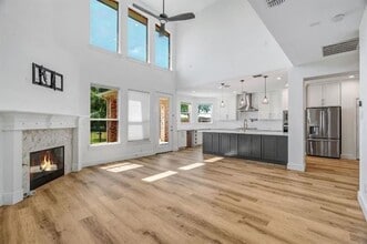 Building Photo - 3812 Lakeway Dr