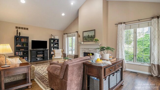 Photo - 50145 Tottenham Ct House