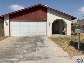 Building Photo - 751 Maple Ave