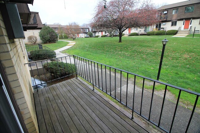 Building Photo - 1009 Cherry Hill Dr