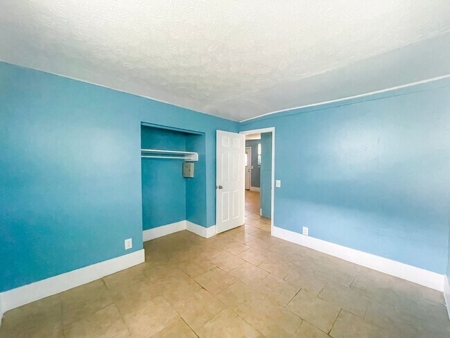 Interior Photo - EAVERSON