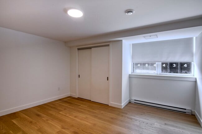 Building Photo - 10 Av. Rosemount
