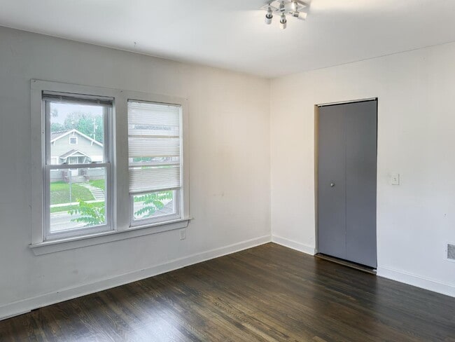 Building Photo - 207 N Prospect Rd