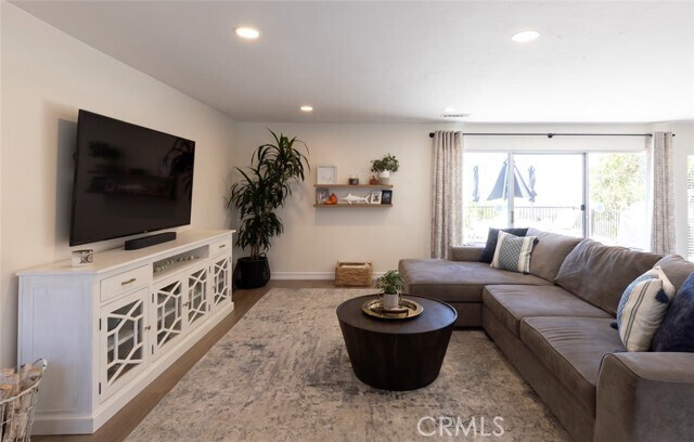 Foto del edificio - 325 Calle Felicidad