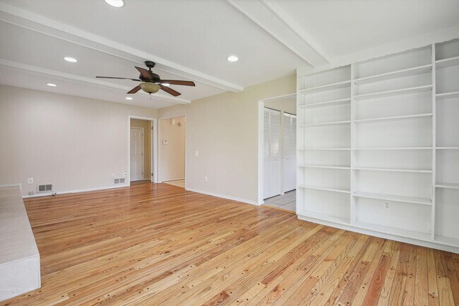 Building Photo - 11045 Powder Horn Dr