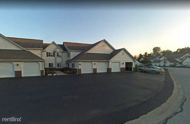Building Photo - 2 br, 2 bath Condo - 550 Pewaukee Rd