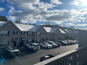 Building Photo - 2121 S Greenwood Dr