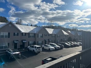 Building Photo - 2121 S Greenwood Dr