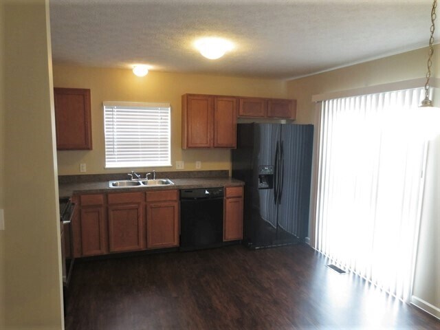 Building Photo - 585 Clark Avenue