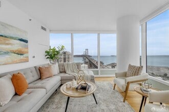 Building Photo - 425 1st St