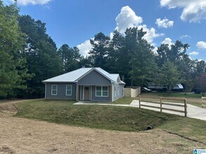 Building Photo - 15 Colonial Ln