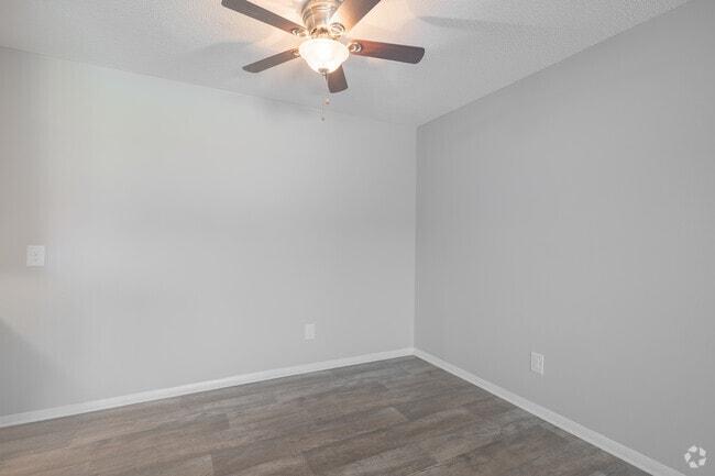 1BR, 1BA - 880SF - Dining Room - Spring Hill Apartments