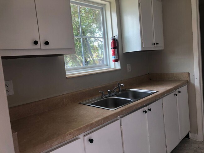 Foto del edificio - 2 Bed 2 Bath Home | Corner Lot with Single Car Garage | Pet Friendly | Washer Dryer Hook Ups | Se...