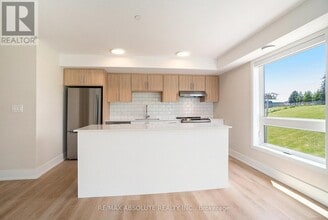 Building Photo - 12 Thomas St N