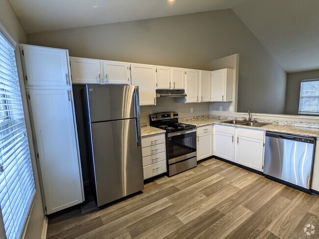 Clipper kitchen - Spinnaker Cove Apartments