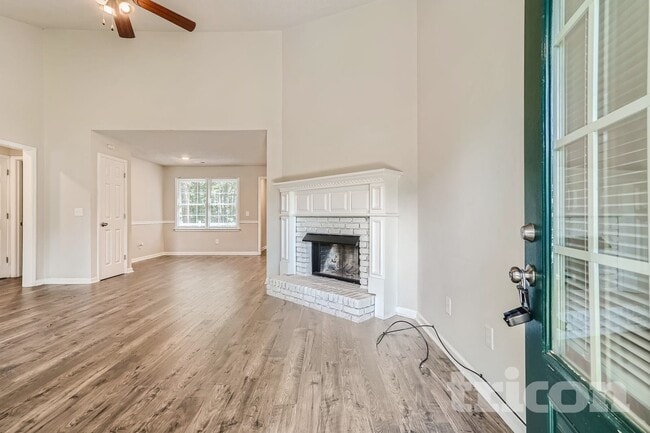 Building Photo - 330 Cowan Rd