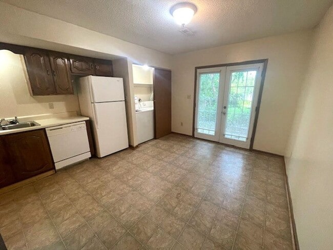 Building Photo - 3 Bedroom Townhome Close to College Avenue