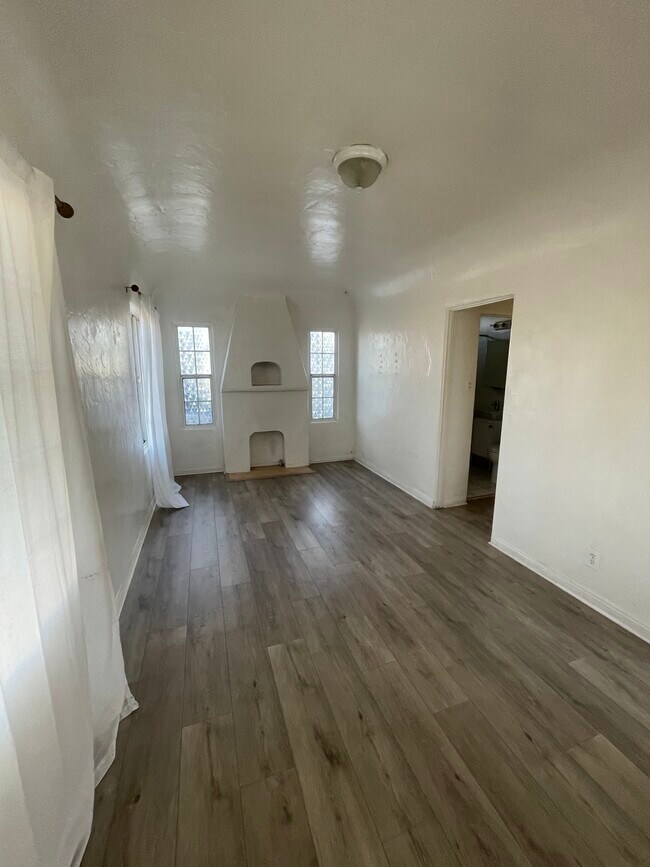 Sala de estar desde la puerta de entrada - 3124 Garden Ave