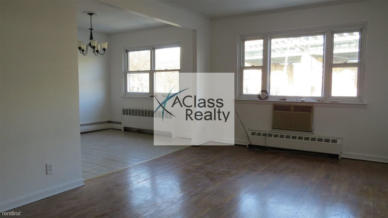 Primary Photo - 2116 Hoyt Ave S
