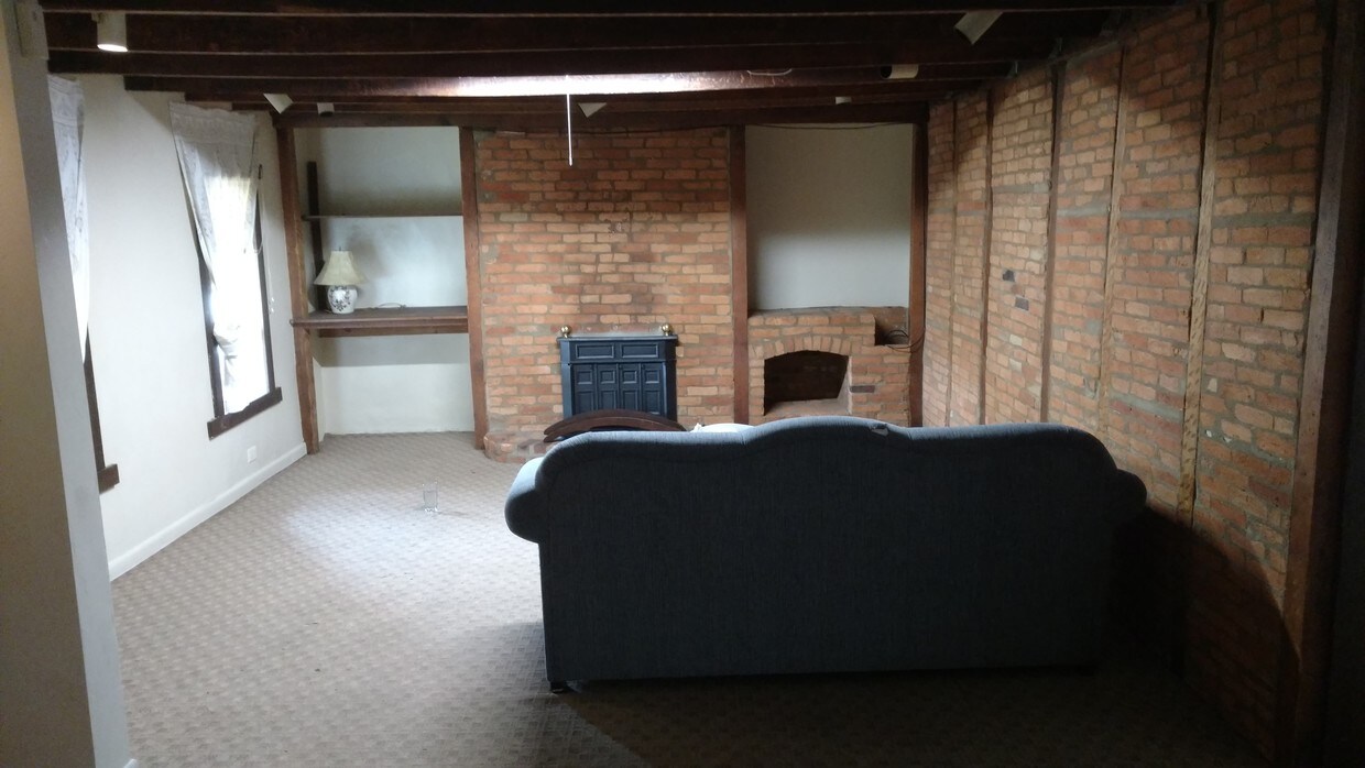 300 E Locust St, Butler, PA 16001 Apartments in Butler, PA